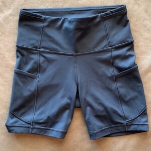 Lululemon Fast and Free High-Rise Shorts 6” 7 pocket, Size 4. True Navy.